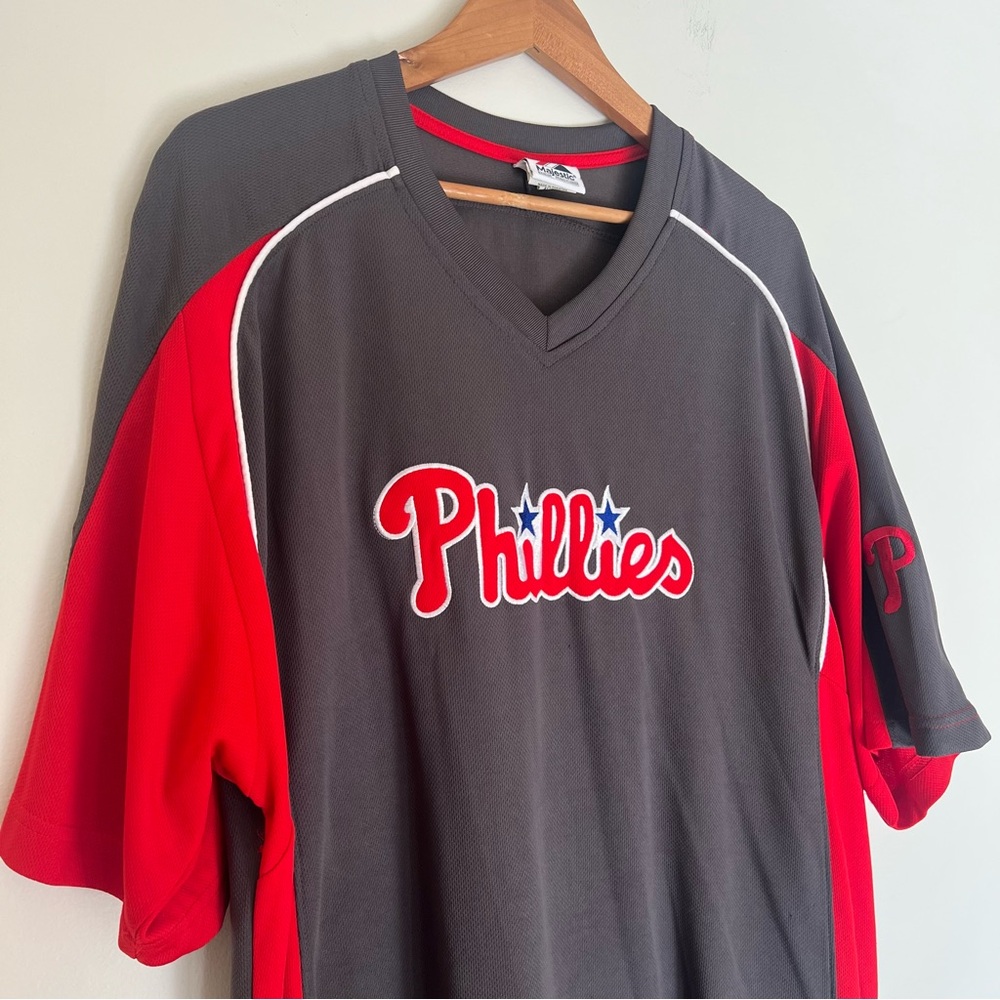 Philadelphia Phillies Men’s Red Gray Short Sleeve Shirt Size 41 - Picture 2 of 7